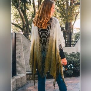 New one size open poncho green ombre